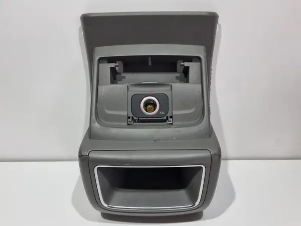 Spatiu depozitare cu bricheta 8K0863300B Audi Q5 (2008-2012) [8R]