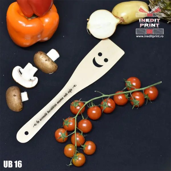Spatula cu zambet personalizata Mama este sefa UB16