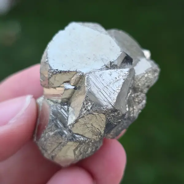 Specimen pirita Peru cluster model 1