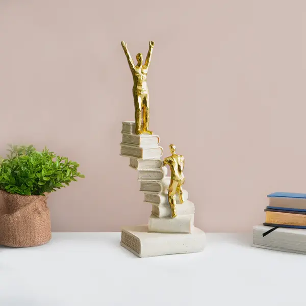 Statueta decorativa “Books Staircase” – simbol al succesului prin cunoastere si perseverenta, 30 cm