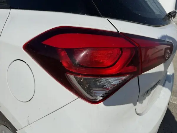 Stop stanga aripa 92401C8000t Hyundai i20 2 (2014-2018)