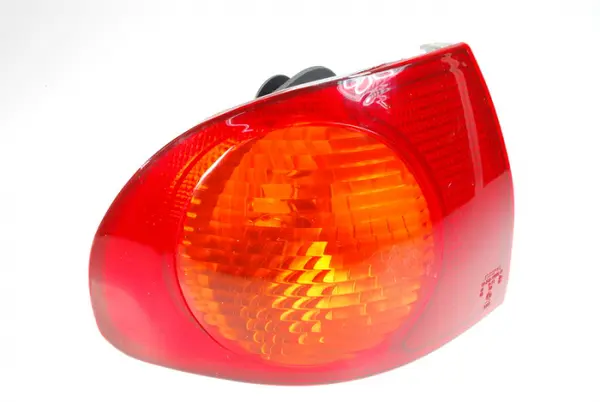 Stop tripla lampa spate stanga ( exterior , Semnalizator portocaliu, culoare sticla: rosu) TOYOTA COROLLA LIMUZINA 4D 1997-2002