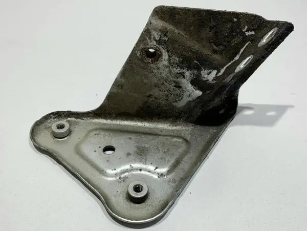 Suport aripa dreapta fata 5JA821142A Skoda Rapid (2012-2017)