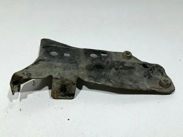 Suport aripa dreapta fata 8P0821436A Audi A3 (2003-2008) [8P1]