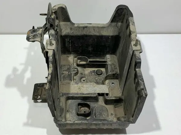 Suport / carcasa baterie C1BT-10723-AB Ford Fiesta 7 (2008-2012) [MK7]