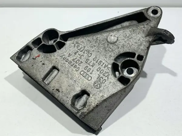 Suport motor 03L199207A Skoda Fabia 2 facelift (2010-2014) 1.6 tdi CAYB