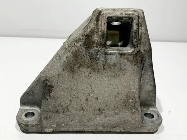Suport motor dreapta 6795958 BMW Seria 5 (2010-2017) [F10] 2.0d n47 184 cp