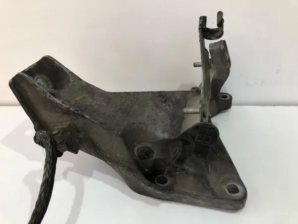 Suport motor stanga 6760309 BMW Seria 3 (2005-2012) [E91] 2.0d m47 163 cp