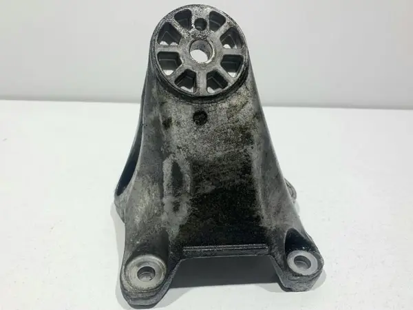 Suport motor stanga 7L8199307K Volkswagen Touareg 2 (2010-2015) [7P] 3.0 tdi Crc