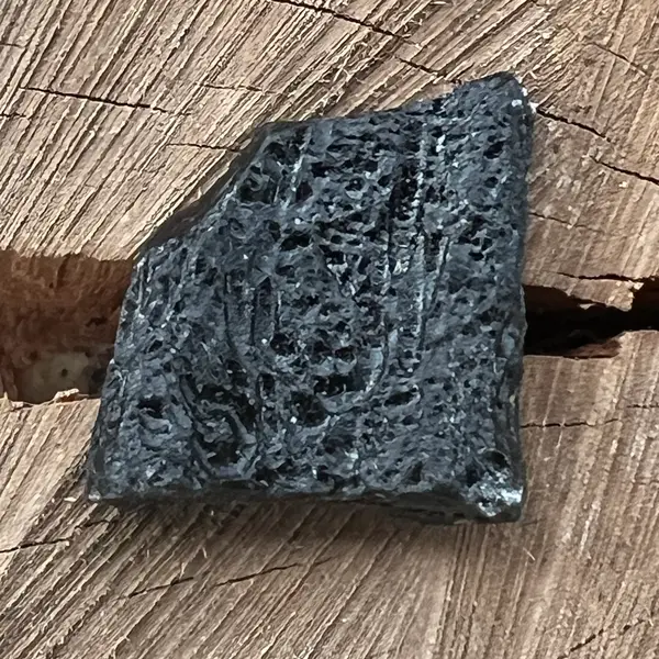 Tectita neagra, meteorit piatra bruta, tektit m11
