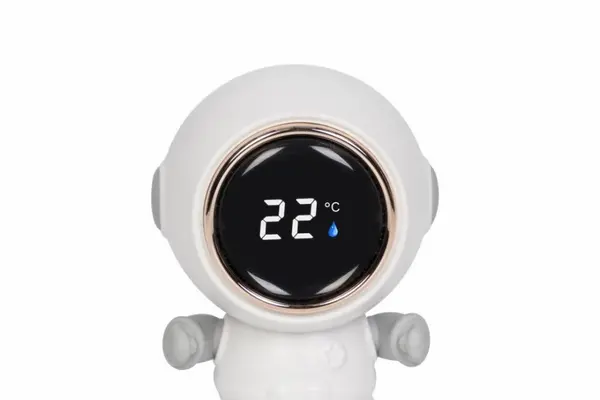 Termometru 3 in 1 Colibro, pentru baie, camera si jucarie, cu display LED, model Cosmonaut cu brate mobile, dimensiune 5.5 x 7 cm