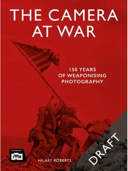 The Camera at War. 170 years of weaponizing photography, Hardback/Hilary Roberts