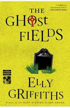 The Ghost Fields, Volume 7 - Elly Griffiths