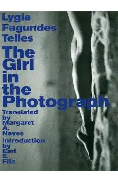 The Girl in the Photograph - Lygia Fagundestelles