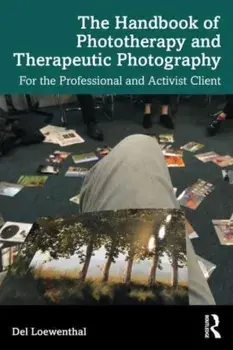 The Handbook of Phototherapy and Therapeutic Photography. For the Professional and Activist Client, Paperback/***