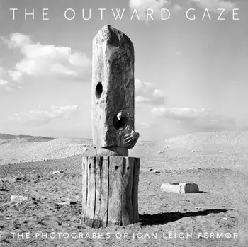The Outward Gaze. The Photographs of Joan Leigh Fermor, Paperback/Olivia Stewart