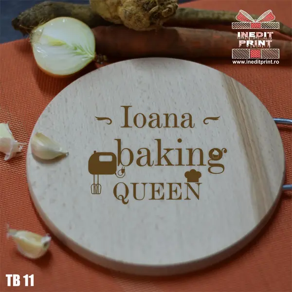 Tocator rotund personalizat cu maner metalic Queen TB11