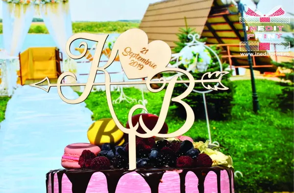 Topper Tort Personalizat Initiale TC146 Lemn natur, 16x16cm