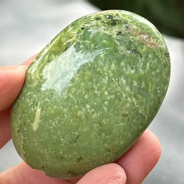 Tremolit palmstone 6 cm model 4