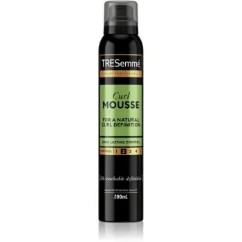 TRESemmé Botanique Cactus Water & Coconut spumă de styling pentru păr creț