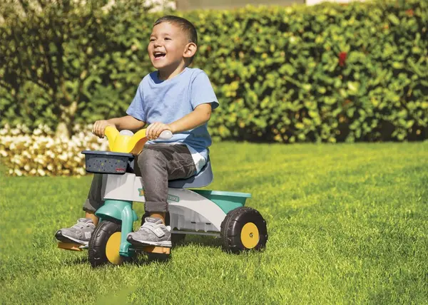 Tricicleta pentru copii Dolu My 1st trike cu pedale, claxon si cosulet pentru accesorii de la varsta de 2 ani si pana la 30 kg