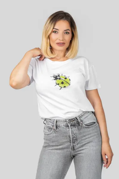 Tricou alb cu buburuza