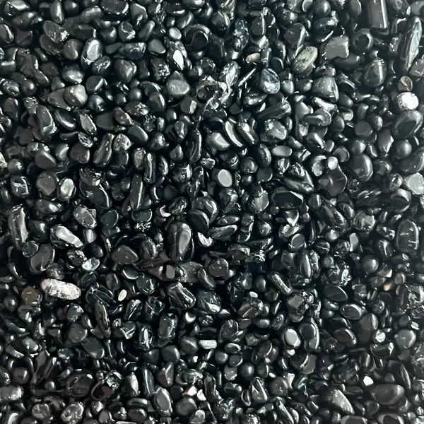 Turmalina neagra chipsuri