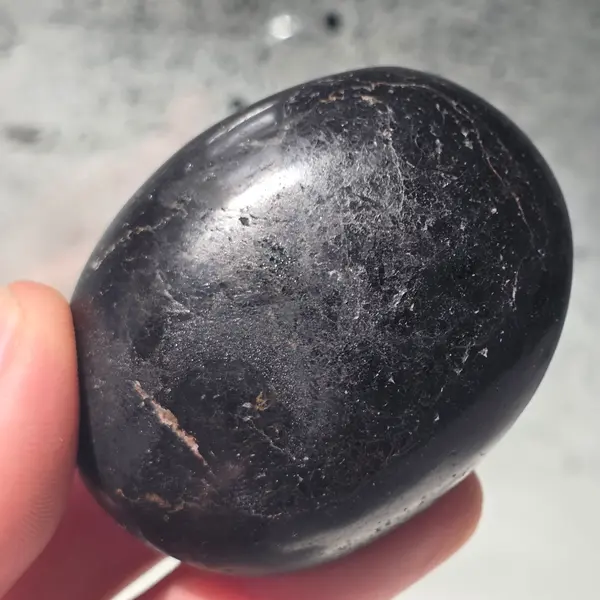 Turmalina neagra palmstone m15