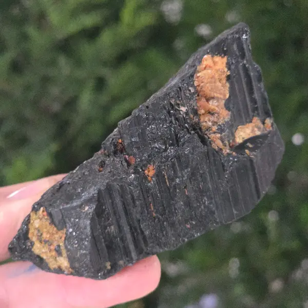 Turmalina neagra piatra bruta L1
