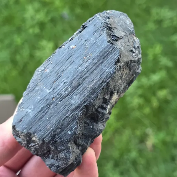 Turmalina neagra piatra bruta L11