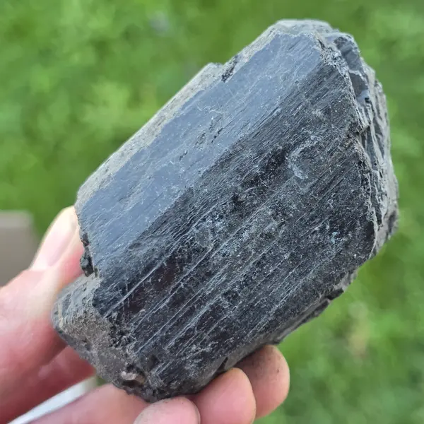 Turmalina neagra piatra bruta L5