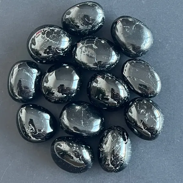 Turmalina neagra piatra rulata L model 2