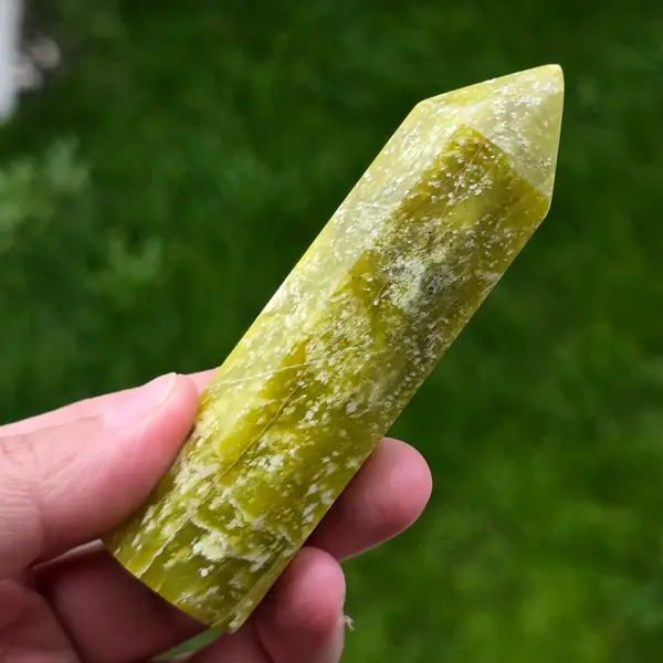 Turn/obelisc serpentin galben model 9