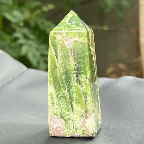 Turn obelisc tremolit model 3