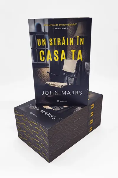 Un străin în casa ta - PRINTED EDGES