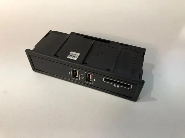 Usb cu sd card reader a2058200526 Mercedes C-Class (2014->) [W205]