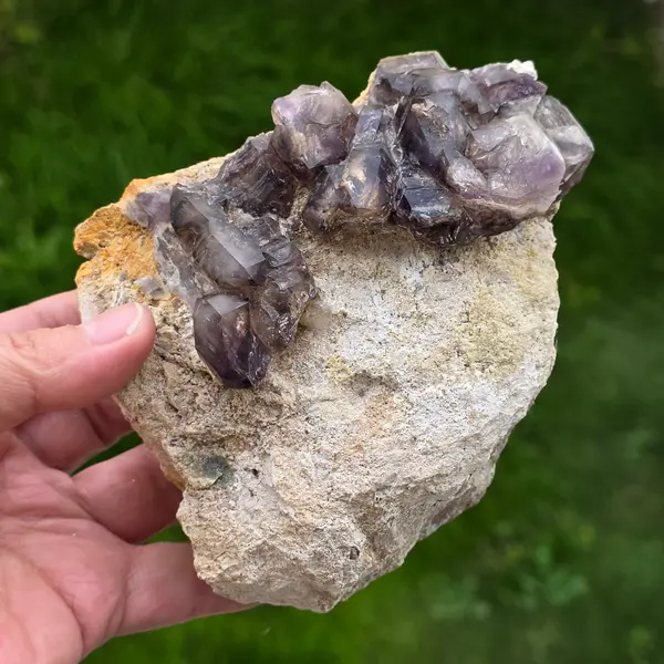Vârf de cuarț Brandberg în matrice – cristal natural din Namibia | Model 1