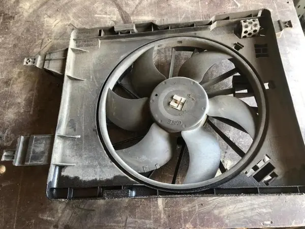 Ventilator radiator 8240357 Renault Scenic 2 (2003-2009) 1.5 dci