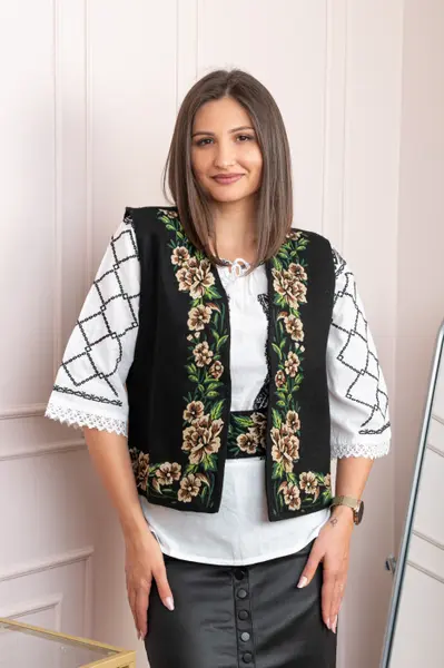 Vesta traditionala neagra cu broderie florala crem Ilona 01