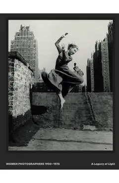 Women Photographers 1900-1975: A Legacy of Light - Helen Ennis